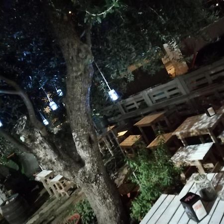 Sosta Camper La Specchia Hotel Сан Пиетро ин Беваня Екстериор снимка